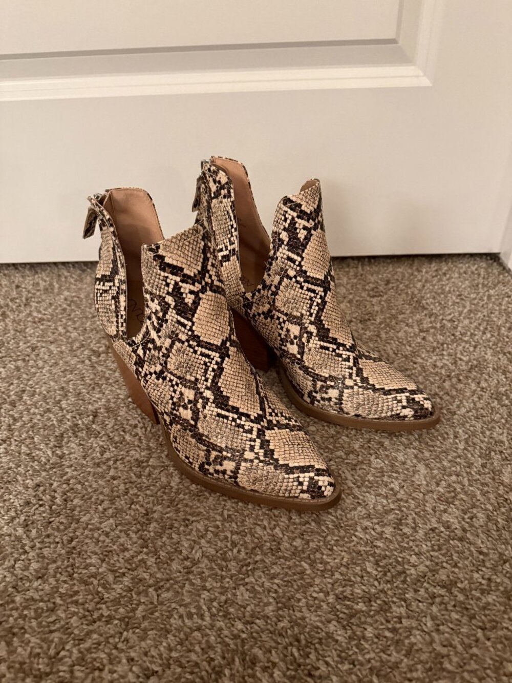 Abound Kayla Snakeskin Western Cutout Ankle Booties Size 10